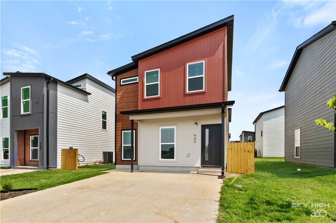 Beautiful modern rental close to Bentonville! 3 bed 2.5 bath home with no application fee, pets are allowed. This particular home has an extra third parking space allowing for three cars while rest of neighborhood only has 2 parking spots. Home even has an extra room that can be an office space. This new build is a great spot for the family to enjoy evening walks, a dog park for pets and even a pickle ball court. Fridge, Washer and dryer are included. Enjoy the relaxed application process and immediate feedback if you got this rental or not when you apply! I know renters are getting hammered out there so owner has decided to drop application fee and make renters life's just that much easier. Come make this home!