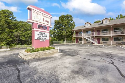 Photo of 3043 E Van Buren, Eureka Springs, AR 72632 (MLS # 1354107)