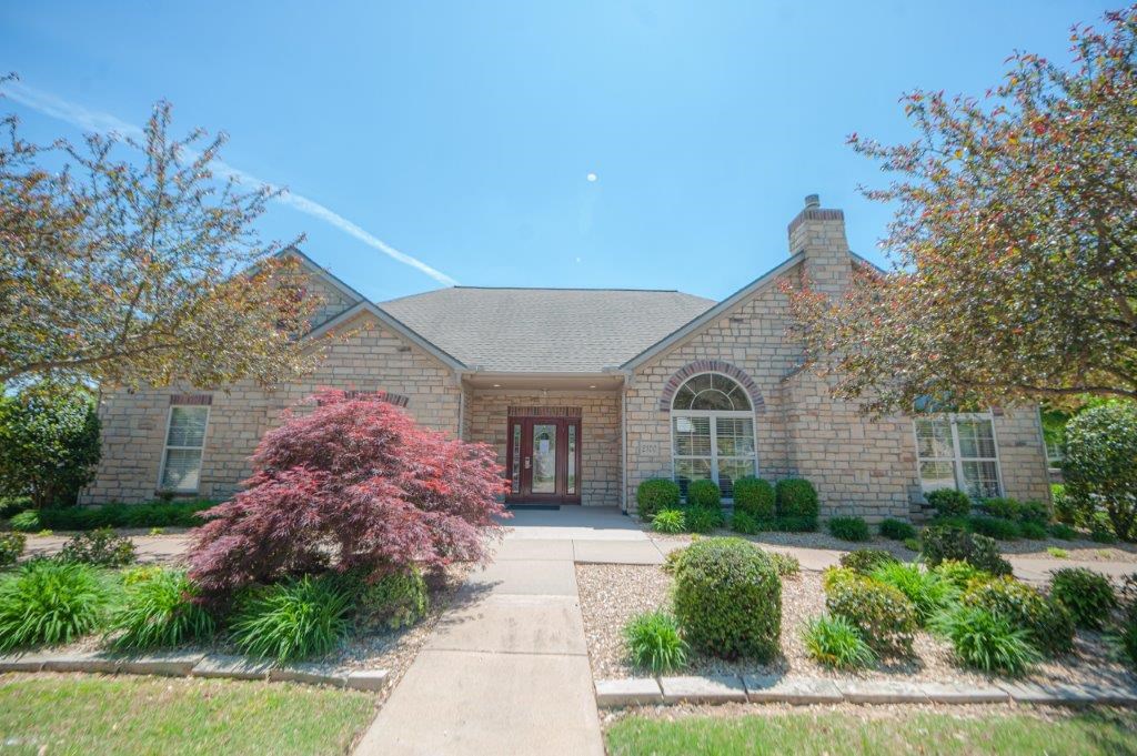 Desirable Abbey floorplan in The Arbors at Pinnacle Ridge. This villa is tucked into a private corner and very close to clubhouse with fitness room, pool and putting greens. Maintenance free exterior and gorgeous landscaping with private patio. A few amenities include: sunroom, gas log fireplace, granite countertops, breakfast bar, open floorplan, hardwood floors, new carpet, fresh paint, Plantation shutters, vaulted ceiling and more! Move-in ready!