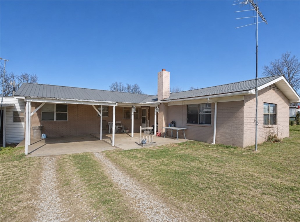 Photo 1 of 29 — 21942 510 Road, Colcord, OK 74338