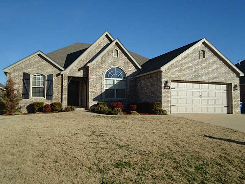 MUST SEE 4 BED 2 BATH NEW APPLIANCES AND PAINT FENCED MOVE IN NOW