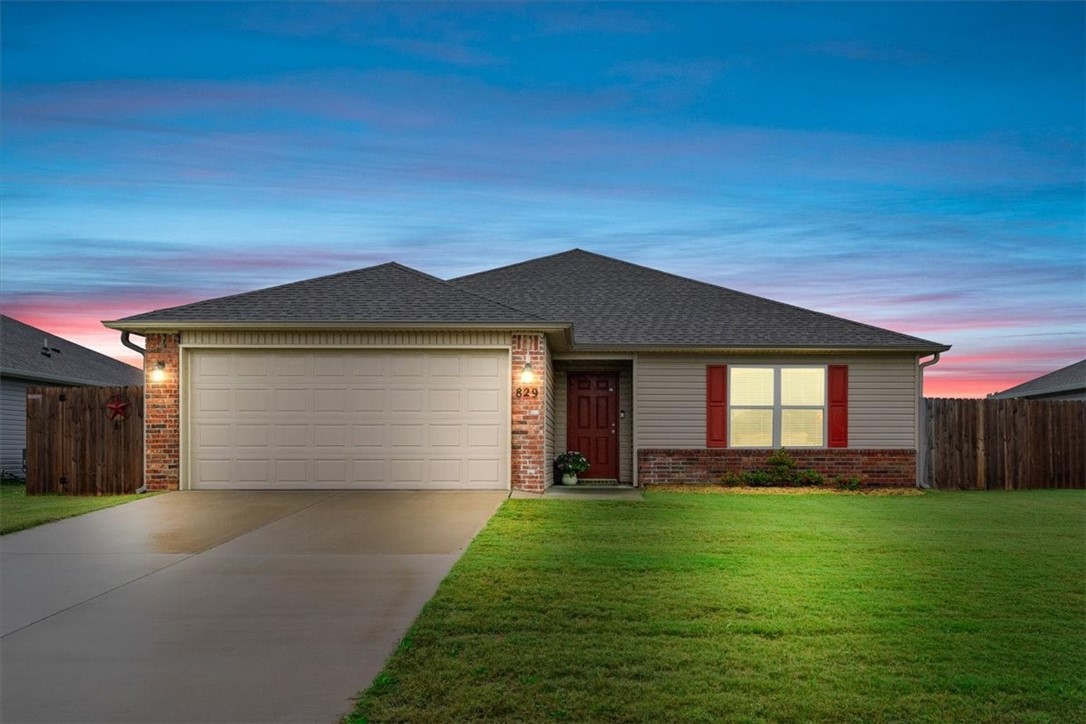 IDEAL EAST SILOAM HOME. Located in quiet Somerset, perfect 2023 built 3/2 home with upgrades listed on amenities portfolio. Seller is conveying 1)washer 2)dryer 3) frig 4) Pit Boss Pelet grille 5) kitchen butcher block wheeled island - all with acceptable offer. House has everything - level yard for recreation, privacy fence, 2-car garage, and split floor plan. Gutters, blinds, ceiling fans, decorative light fixtures, lighted mirrors in bathrooms, hanging pot rack. Upgrades at backsplash, garage door, wall-mounted fireplace in living room. Decorative accent paints on selected walls. Ask your real estate professional about preferred lender credit towards closing costs or interest rate buy downs.