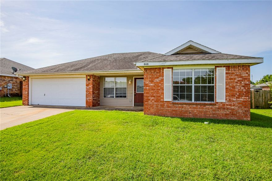 Great 3 bedroom 2 bath home just minutes from I-49, downtown Bentonville, Bike trails, schools, dining etc. Tile in kitchen and baths, new vinyl plank wood style flooring thru living room and hall, new carpet in bedrooms. Living room has vaulted ceiling with gas fireplace that opens into the kitchen. Kitchen includes lots of cabinets. Master bedroom has trey ceiling and bath includes vanity area and large closet. Fenced back yard with pergola.