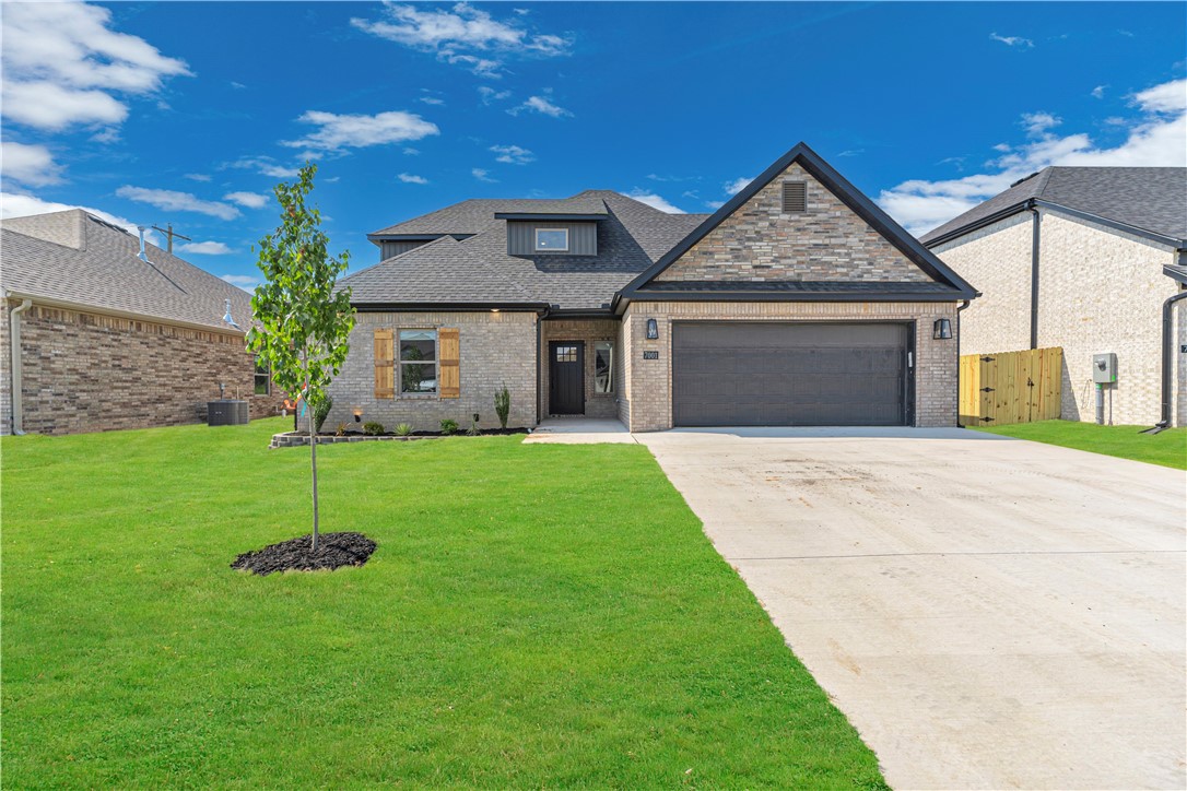Welcome to Walnut Grove Estates. This brand new Bentonville subdivision is located just minute from Vaughn Elementary, the airport, groceries, gas, and more. This new construction home includes several upgrades such as wood floor not only in common areas but also in the master, built in appliances, custom built cabinets, handheld and overhead rain heads in master, floor to ceiling stone fireplace. Competitively priced and meticulously built by an established local builder. Preferred lender offering up to $3,500 in buyer concessions or buy downs! Fence, blinds and gutters are included in purchase price.
