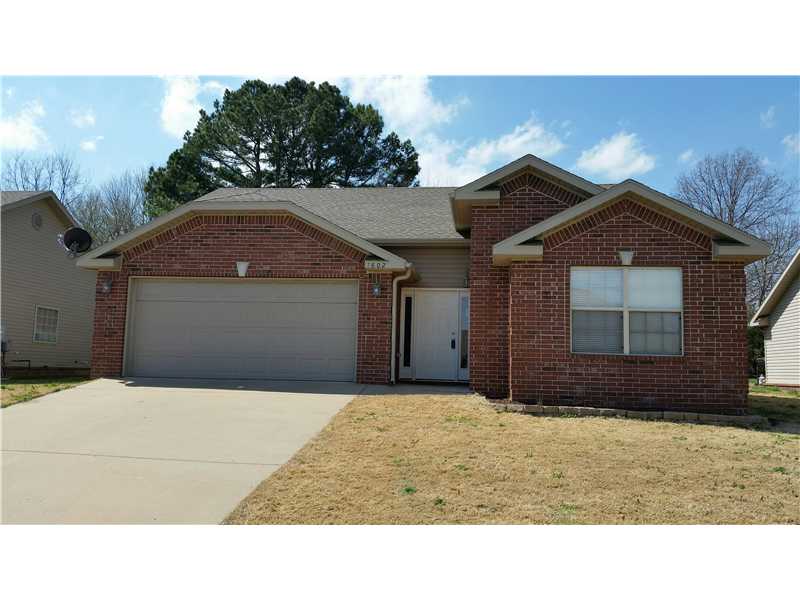 split floor plan, upgraded SS appliances in kitchen, all appliances stay including washer & dryer, all furniture is negotiable, new wood floors, gas log fireplace, open floor plan, elevated ceilings, whirlpool tub & sep shower. Like new..well maintained.
