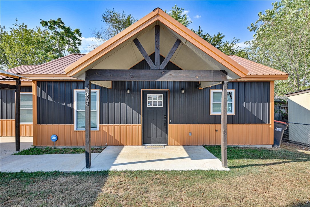 373 Callis Street - Photo 2