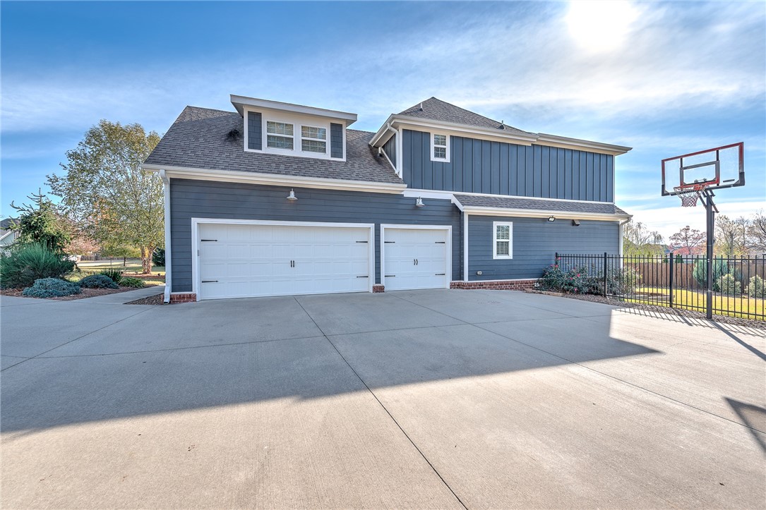 Hyde Park Cave Spgs - Residential