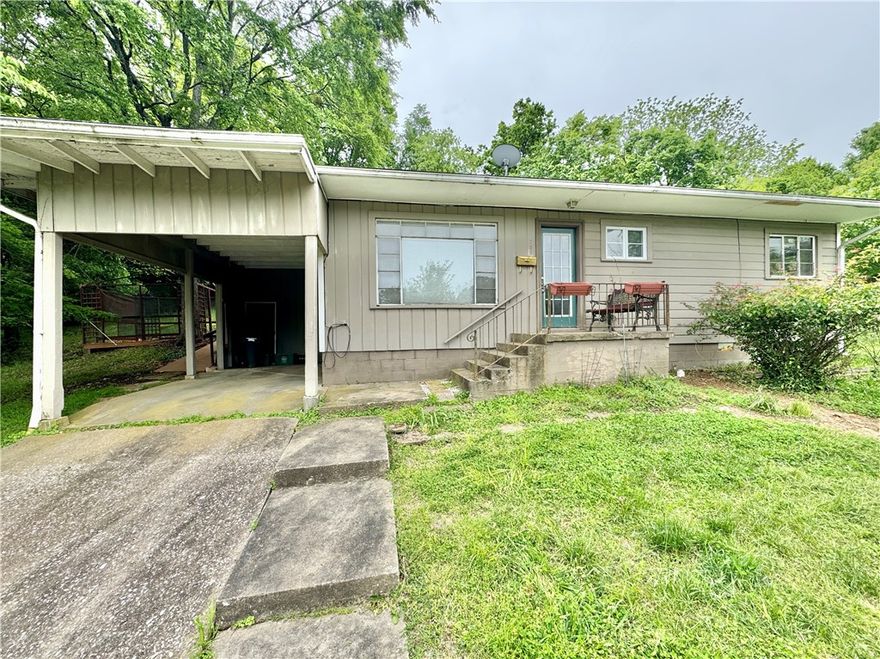 Charming single family rental home located in the heart of Fayetteville, AR! This 3b/1ba is tucked away in a beautiful neighborhood. This beauty is flooded with natural light and wood flooring throughout. Large wooden back deck perfect for enjoying your morning coffee! Fridge, washer & dryer provided. Move in ready!