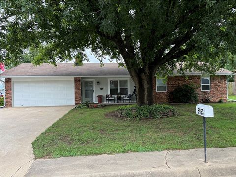 Photo of 5953 Walden Street, Lowell, AR 72745 (MLS # 1351914)