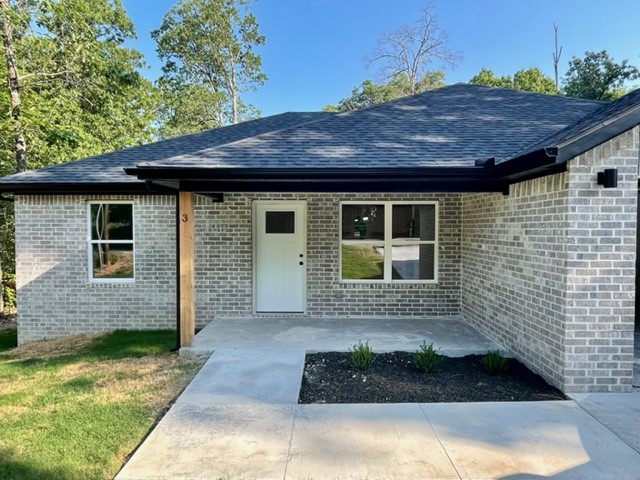 Beautiful Newer Construction Single Family Home in Bella Vista ready for its new occupant! Quartz counter tops and also custom cabinets, All appliances including washer and dryer, sodded and landscaped front yard and more.