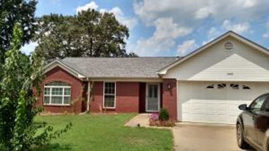 Like new beautiful 3 bedroom/2 bath home with a great floor plan. Complete with a privacy fence and a covered patio in the back yard.