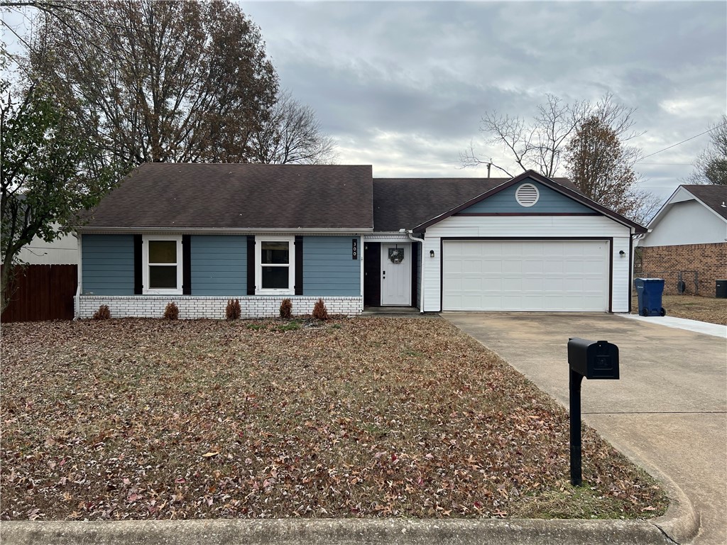 Beautiful 3 bedroom 2 bath home in established neighborhood. Finished outbuilding. Loaded with amenities making it a must see. Deposit $1700. Monthly rent $1,700.