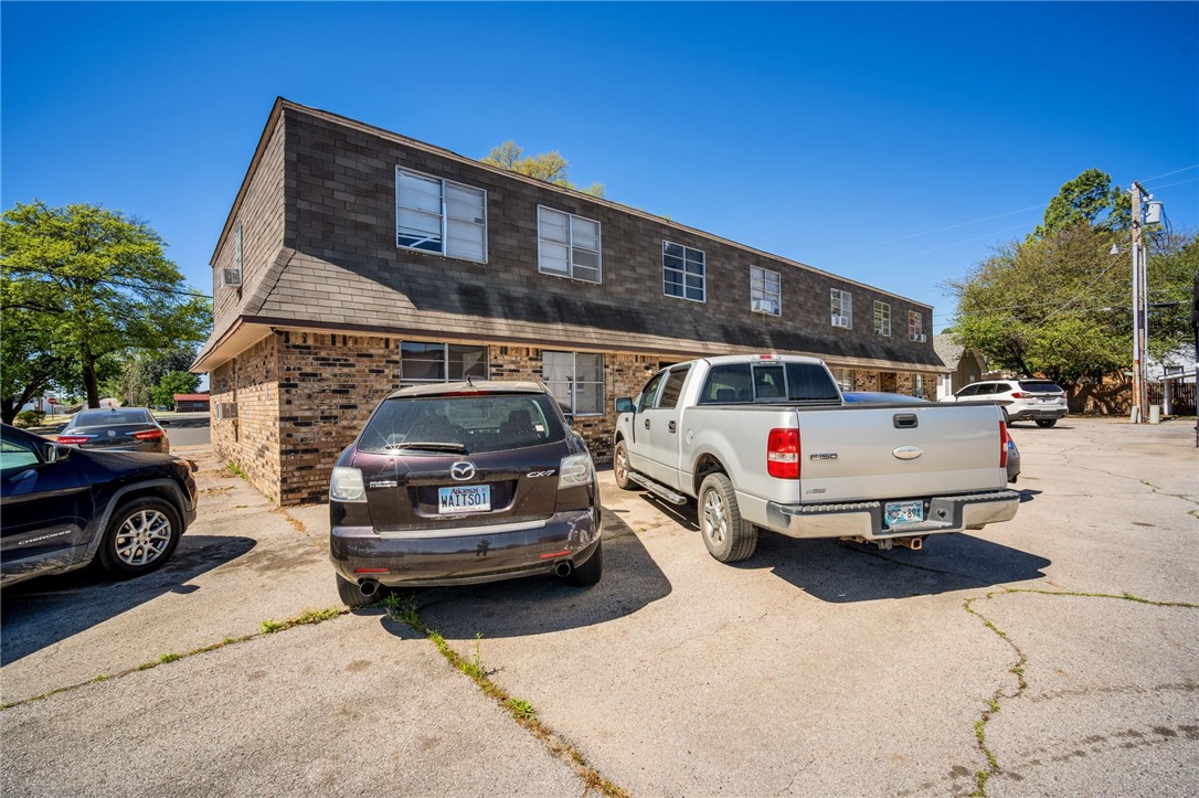 8 Unit Apartment Complex For Sale in Downtown Van Buren! Excellent Investment Opportunity. Great LOCATION (2) 2bedroom Units (6) 1bedroom units Fully Occupied. CALL FOR MORE INFORMATION-Tenant pays Electric- -Owner pays Water-