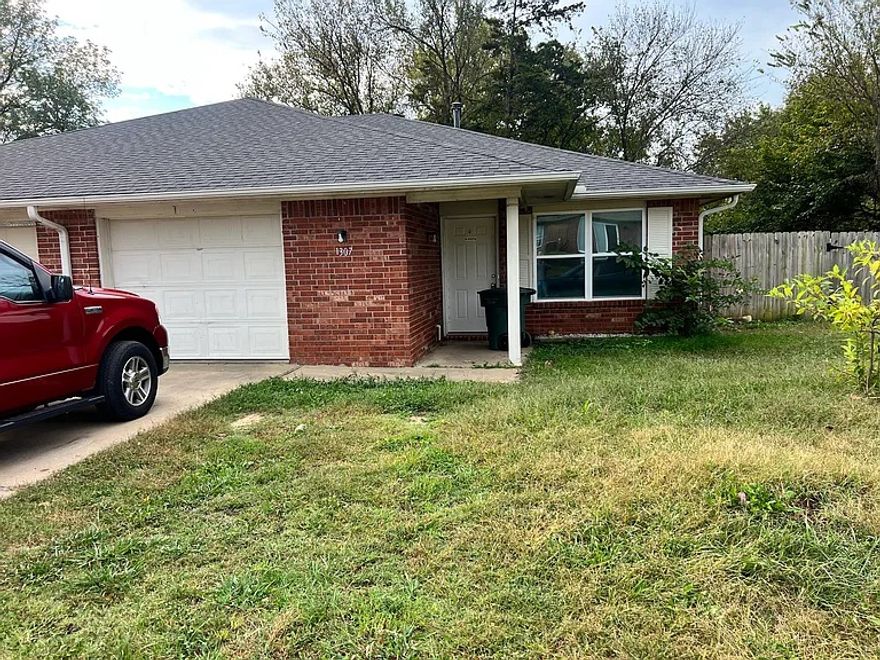 3 Bedroom 2 Bath, 1 Car Garage, freshly painted duplex. 1307 E. Fairlane Drive, Fayetteville, Arkansas Located in a well-established residential area on the east side of Fayetteville, this property offers convenient access to major roads, local schools, shopping centers, and the University of Arkansas. All tile floors, fenced back yard, laundry connections, and upgraded LED lights.