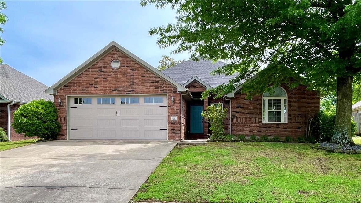 Charming 4-Bedroom Ranch in Prime NWA Location!
This wonderful 4-bedroom, 2-bath ranch-style home offers solid construction, a functional layout, and a chance to add your personal touch. With good bones and a great feel, itās ideal as a primary residence or investment. Enjoy a spacious yard ā perfect for relaxing, entertaining, or letting pets and kids play freely.
Located in one of Northwest Arkansasā most desirable areas, this home is just minutes from top-rated schools, the Pinnacle Hills shopping and dining district, and quick access to I-49 and HWY112, making it easy to get anywhere in NWA. A truly special opportunity in a location that canāt be beat!