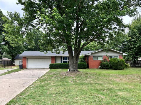 Photo of 2025 S Dixieland Road, Rogers, AR 72758 (MLS # 1351283)