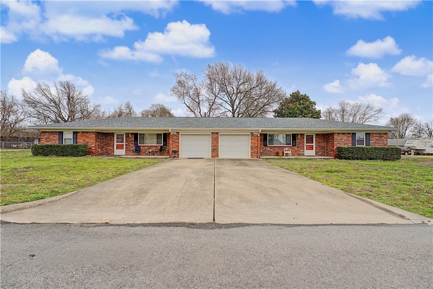 Duplex located in a prime Bentonville location close to everything the area has to offer! Conveniently situated near Crystal Bridges Museum of American Art, the Amazeum, and right across the street from the Walmart and Sam’s Club Home Offices, top-rated restaurants, shopping, and more. A fantastic opportunity for investors or owner-occupants looking to house hack and enjoy all that Bentonville living provides!