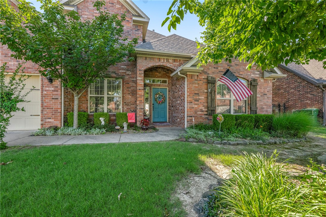 Find your Happy Place! This well-appointed home with a dreamy backyard awaits you in Hearthstone Subdivision. Established neighborhood, convenient to shopping, Mercy Medical, and entertainment with Bentonville Schools, Community pool, and playground. You will not want to miss this one close to Top Golf, the AMP, and many restaurants.