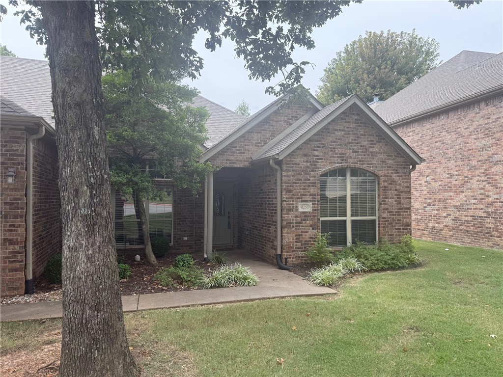 Beautiful 4-bed, 3-bath, 2600 sq. ft condo available in the desirable Bellafont Gardens Subdivision, near Lake Fayetteville, NWA Mall, and the Bike Trails. Enjoy the spacious open floor plan featuring a large kitchen, formal dining, granite countertops, and a cozy living room with a wood log fireplace. The property has all living quarters downstairs and a versatile 600 sq. ft bonus room upstairs. The master suite impresses with a large closet and a double vanity in bathroom with a separate shower and jacuzzi. A charming back patio is perfect for grilling and entertaining. Come take a look today!