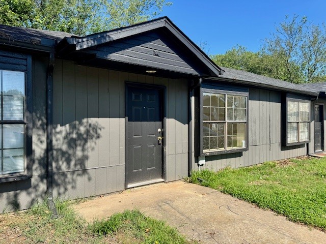 This cozy duplex features 2 bedrooms, 1.5 bath. The unit includes a refrigerator and washer/dryer hookups for your convenience. Enjoy the privacy of a fenced backyard! Located in a convenient area of Springdale, this home offers quick access to local amenities. Tenant is responsible for electric, gas, water/trash, lawn maintenance, washer & dryer. We process applications as we receive and once an application is approved, we reach out for deposit. Deposit secures the unit not the application. Please be aware of scams. Our application process is to be paid online through a secure portal, and we do not accept cash, CashApp, Venmo, and/or PayPal. Showings are through appointments only