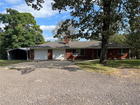 Photo of 315 Quarry Road, Russellville, AR 72802 (MLS # 1324898)