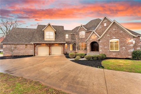 10333 Falcon Crest Drive Lowell AR 72745