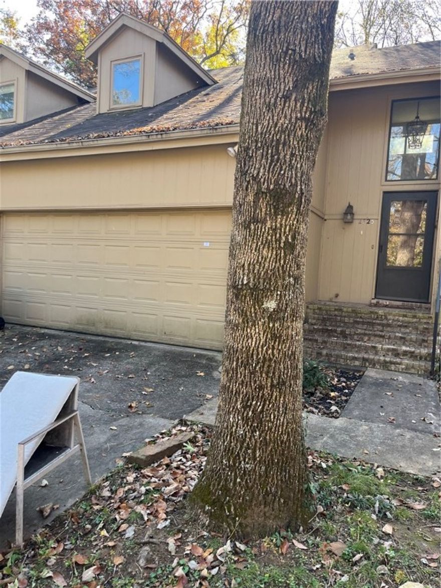 Townhome with 3 Bedroom, 2 bath, 2 car garage in East Fayetteville situated on a treed lot.  Property is located in East Fayetteville near schools and shopping.  Townhome will be available November 15th.