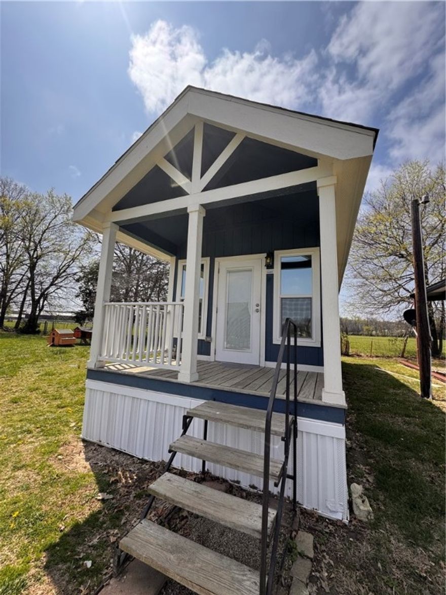 330 SF Tiny House was professionally built by Athens Park Homes of Dallas, TX. I bed/1 bath. Pets negotiable. All utilities and internet is included.