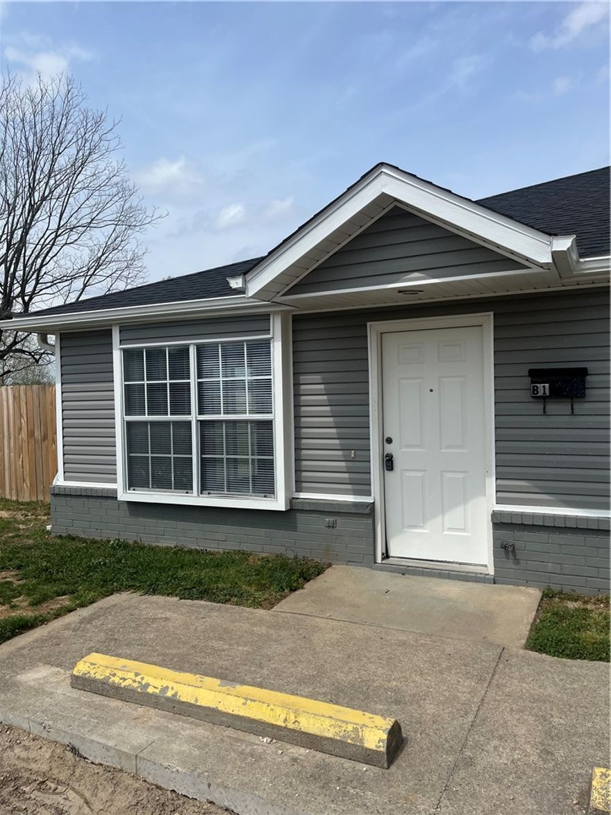 Great duplex in a desirable location close to downtown Springdale.