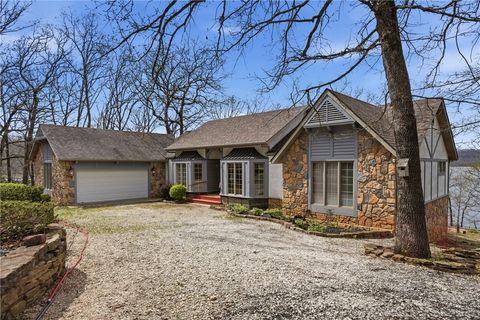 Photo of 757 Lakeview Drive, Eureka Springs, AR 72631 (MLS # 1343650)