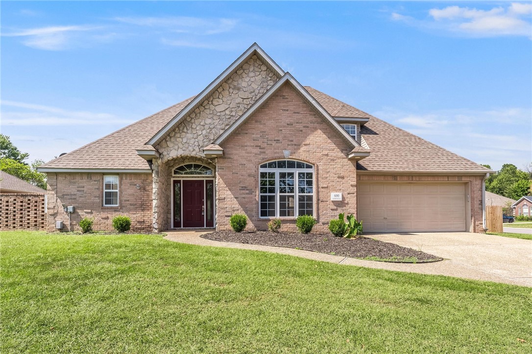 Amazing home situated on a large corner lot in the well-established & favored neighborhood of College Place! This home features a spacious layout, soaring ceilings, crown molding, family room plus living room, gourmet/chef's kitchen, large island bar with built in stove, all with an abundance of natural light and full of charm! Formal dining plus the eat in kitchen is another feature to rave about with the open space this home offers. A personal favorite is the lovely f/place the primary suite offers.