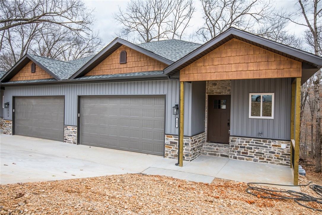 Great 3 bedroom 2 1/2 bath duplex in Bentonville close to downtown and bike trails. Open floor plan, wood style flooring in main living area and stained concrete in downstairs bedrooms. Granite counters, stainless appliances. Bike trails just out your back door and just minutes from Downtown Bentonville. Primary bedroom on main level. 2 car garage. Refrigerator included.