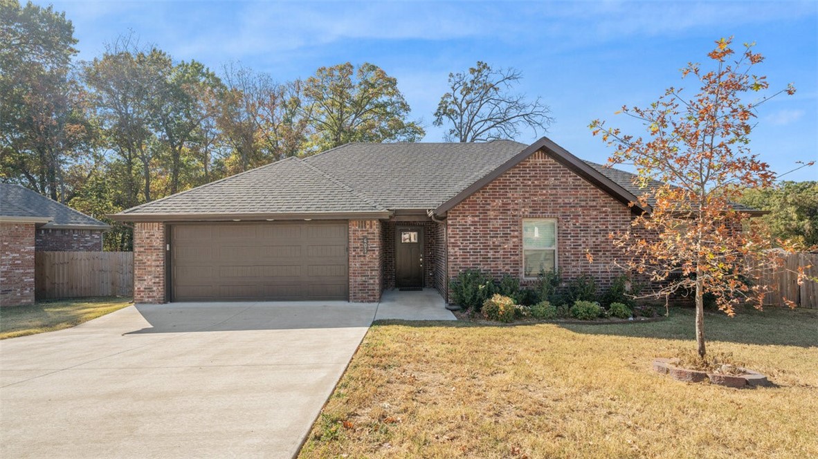 Tucked away in a friendly neighborhood, this home offers a smart split floor plan with four bedrooms and two bathrooms. The kitchen has granite countertops and comes with a dishwasher, electric range, and garbage disposal for easy everyday living. The primary bedroom has a roomy walk-in closet with lots of storage. Outside, you can kick back and relax in the private, wooded backyardāperfect for unwinding or outdoor activities.