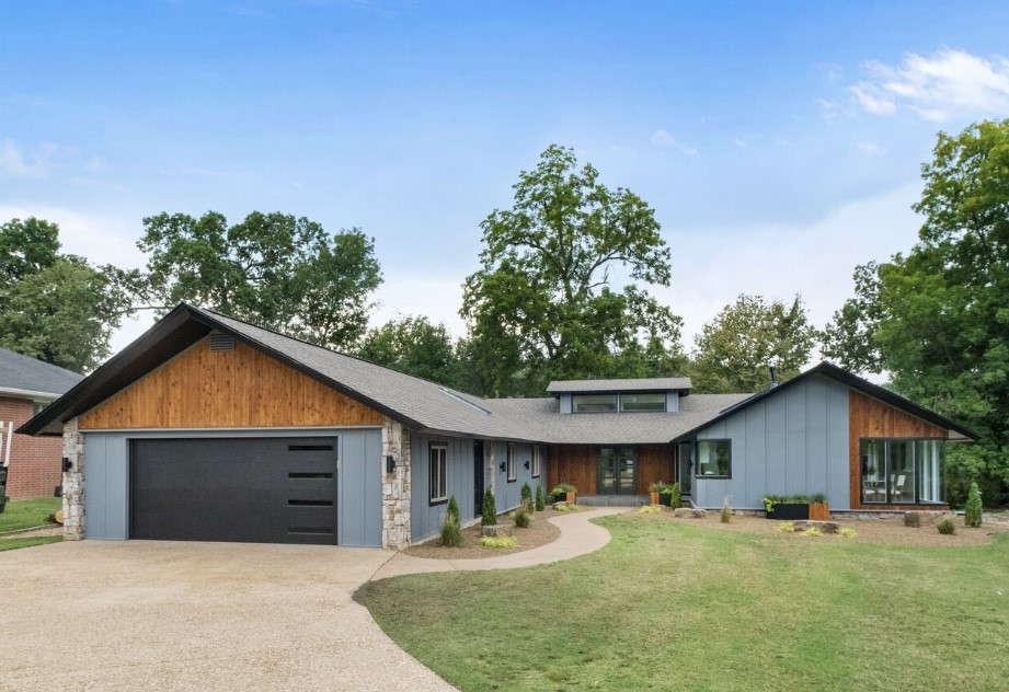 Completely remodeled and move in ready: 3 Lundy Lane offers contemporary styling, an open floor plan with lots of glass and natural light. Enjoy the outdoors without the bugs on the covered and screened in porch. This 3 bedroom home is located just steps from the 15th green and 16th tee box of Bella Vista County Club and has great views of the lake and greens of the 12th fairway all with easy access to I-49 and just around the corner from top notch mountain bike trails. Recent updates include all new white oak hardwood flooring, all new lighting and hardware, custom cabinets, new doors, all new stainless steel appliances, both bathrooms were completely redone and so much more. new water heater, newer hvac system, roof only 6 yrs old. This home is truly a must see property.
