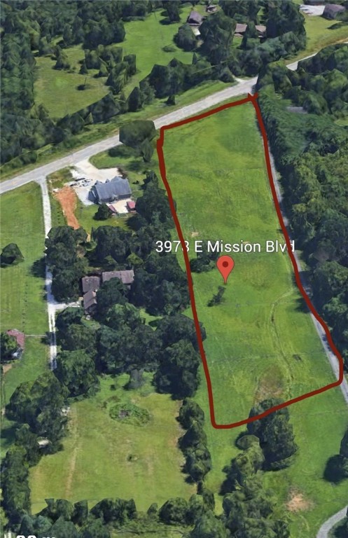 Location Location! Dust off the dream house plans and get ready this is it. This 2 acre property is located only minutes from Downtown Fayetteville, University of Arkansas and local resturants, but with that "out of town" feel. Dont miss out on this amazing location!