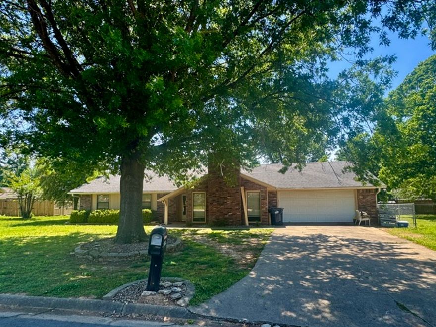 Temporary pictures until current tenants move out.  Newly Remodeled home in popular Turtle Creek Subdivision.  Excellent location being centrally located in the Heart of Rogers. 3 Bedrooms, 2 full bathrooms and an open floor plan with amenities like 3 cm granite counter tops, fenced in back yard, stainless steel appliances, custom tiled master shower, new paint and more.