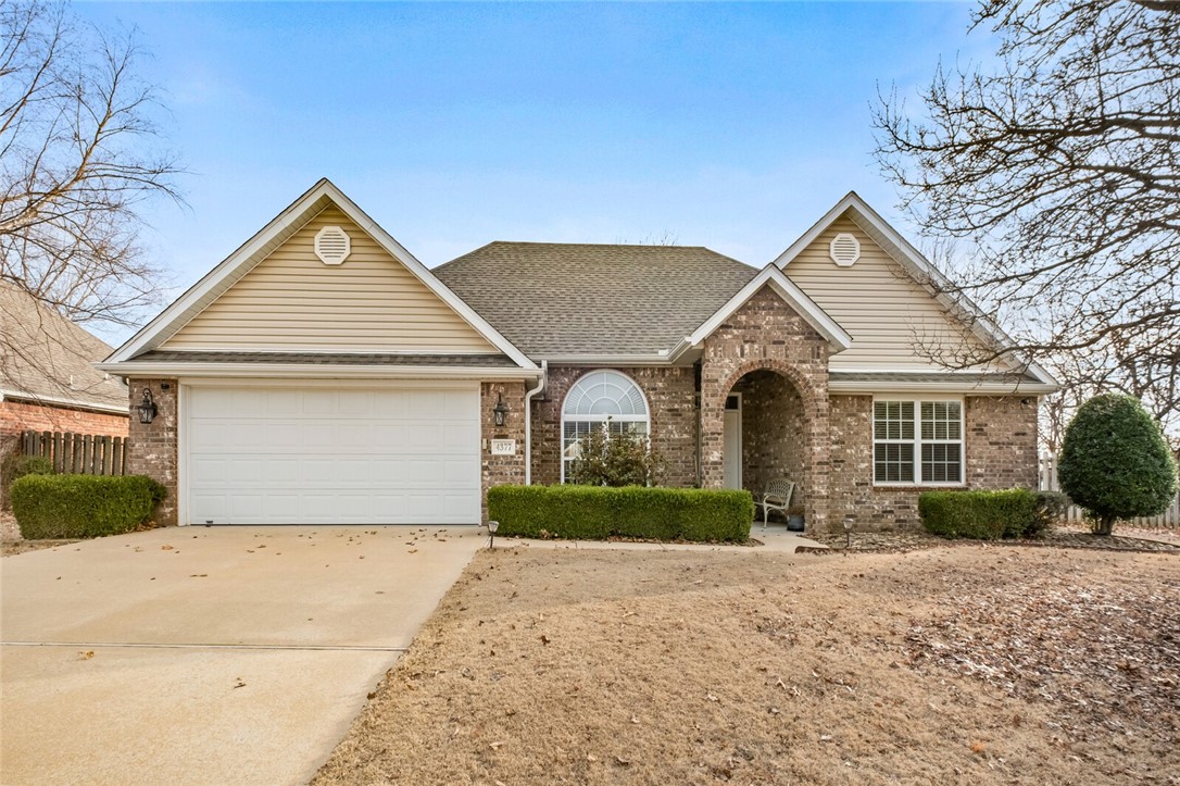 Welcome Home!
Discover the perfect blend of comfort and convenience in this charming 3-bedroom, 2-bathroom single-level home, thoughtfully designed for easy living. With 1,950 sq. ft., a split floor plan, and a spacious secondary living area, thereās plenty of room to relax and entertain. Whether you need a playroom, home office, or extra lounge space, this home has you covered. A cozy gas fireplace adds warmth to the main living area, while ceramic tile and plush carpeting provide a balance of style and comfort.
Recent upgrades include a newer roof and gutters (2022), a lockable mailbox, and a stylish new porch stoop fan and light. The fully fenced backyard is perfect for pets, gardening, or weekend BBQs. A 2-car garage provides ample storage, and a security system with surveillance offers peace of mind.
Ideally located near schools, shopping, parks, and trails, plus just minutes from Ozark Highlands Nature Center and the new $50M Springdale Pickleball Courts!