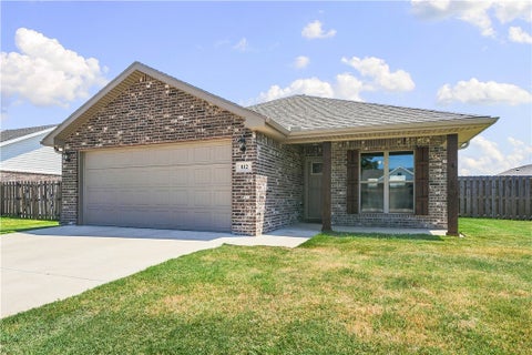 Photo of 812 Robinson Street, Pea Ridge, AR 72751 (MLS # 1359478)