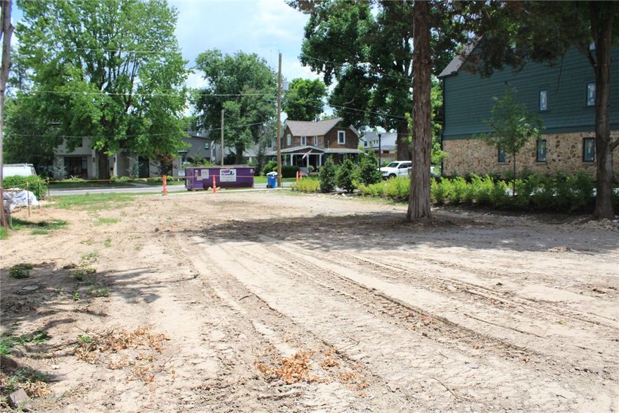 Zoned R-1, this .19 Acre flat lot is in the heart of Bentonville and gives you the opportunity to build your dream home or your next investment property. The Lot is within a quick walk to Bentonville's many Restaurants, The Thaden School, The Momentary Museum, 8th Street Market and only a few blocks away from the new home office of Walmart! Central to everything! And an entrance to the Greenway is less than half a block to the south. 
Come take a look!