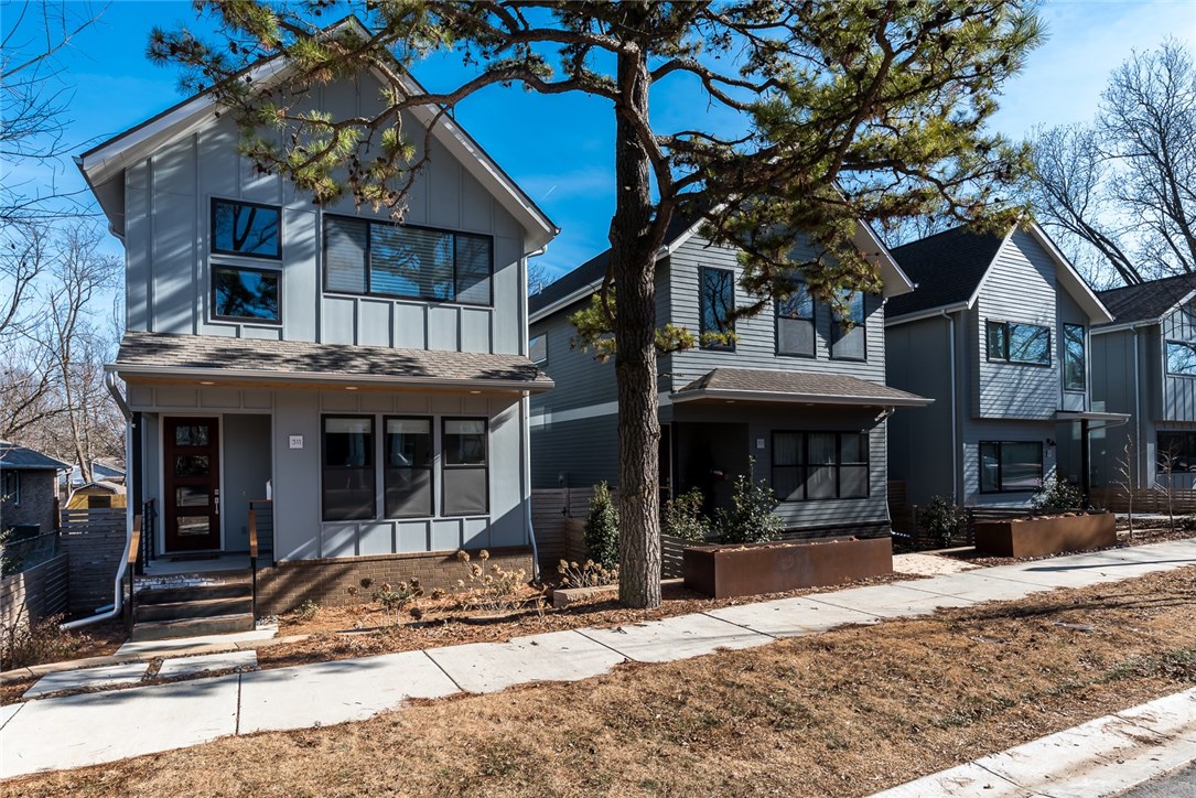 *Open Sunday 2-4*Incredible modern farmhouse located in the ART's District in downtown Bentonville. Enjoying living steps away from trails, parks, Peddler's Pub, Skyline Cinema and the square. This bright home is less than 2 years old with an open floor plan and huge windows. You will fall in love with the open flow from inside living to your large covered outdoor space. Modern touches included custom metal railing, sunken living area, designer fixtures & fans, whole home audio & iPhone controlled access.