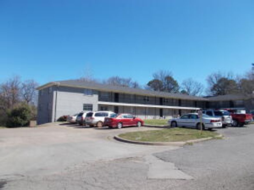 1910 S El Paso and 1911 S El Paso, 31 ApartmentsWell established multi-family apartments  with a common laundry area for the apartments.  Also, 12 Storage Units(10'x18') with rollup doors waiting to be rented for extra income.  Make your move today into a great investment.  Call the listing agent to discuss rental income and expenses.