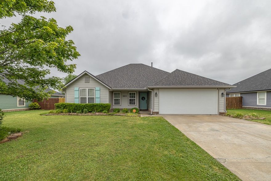 Come home to this beautifully crafted 4 bedroom 2 bathroom home located on the edge of Springdale! This home has an open floor plan the lends itself to quiet evenings at home or with its back patio and spacious backyard it is ideal for entertaining and enjoying Razorback games! Located near schools, shopping and Beaver Lake, this home is set up to enjoy lots of what NWA has to offer, also being just a short drive from I-49 you can access Fayetteville and Bentonville at will! New Garage door, hot water heater and roof just 2 years ago and update to master bathroom this home is move in ready! Schedule your showing today!