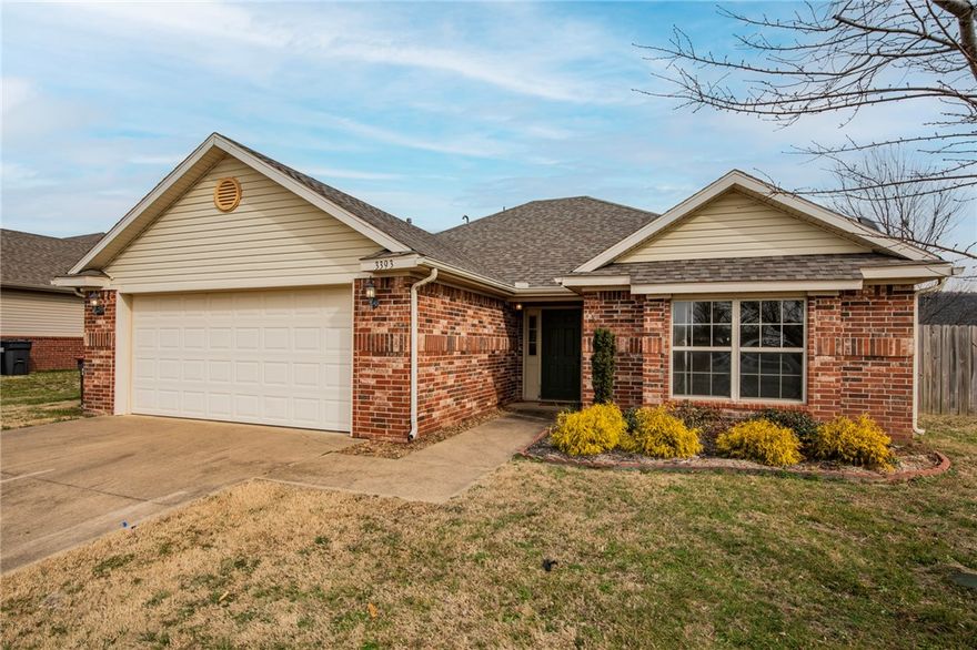 Centrally located home in the heart of NWA right off 265. New roof in 2026, new furnace in 2020, and all hard surface flooring throughout. Freshly painted walls and ceiling in 2026. Primary bath features dual vanity, tub, shower, and large closet. Kitchen has ample cabinetry and  is open to living area with eat in dining. Wonderful first time buyer opportunity, downsize option, or investment property.