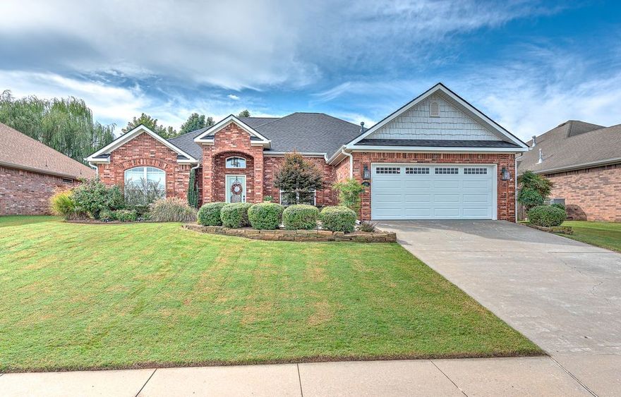 Great location in established subdivision just minutes from downtown Rogers! This well- maintained home has a new roof, and new stainless- steel appliances! Some other features include beautiful vinyl wood floors, crown molding, 2-sided gas fireplace, open and split floor plan, granite countertops, a covered patio for entertaining and more! Master suite features tray ceiling, walk-in closet, and master bath with whirlpool tub.  Come view this beauty before it's gone!