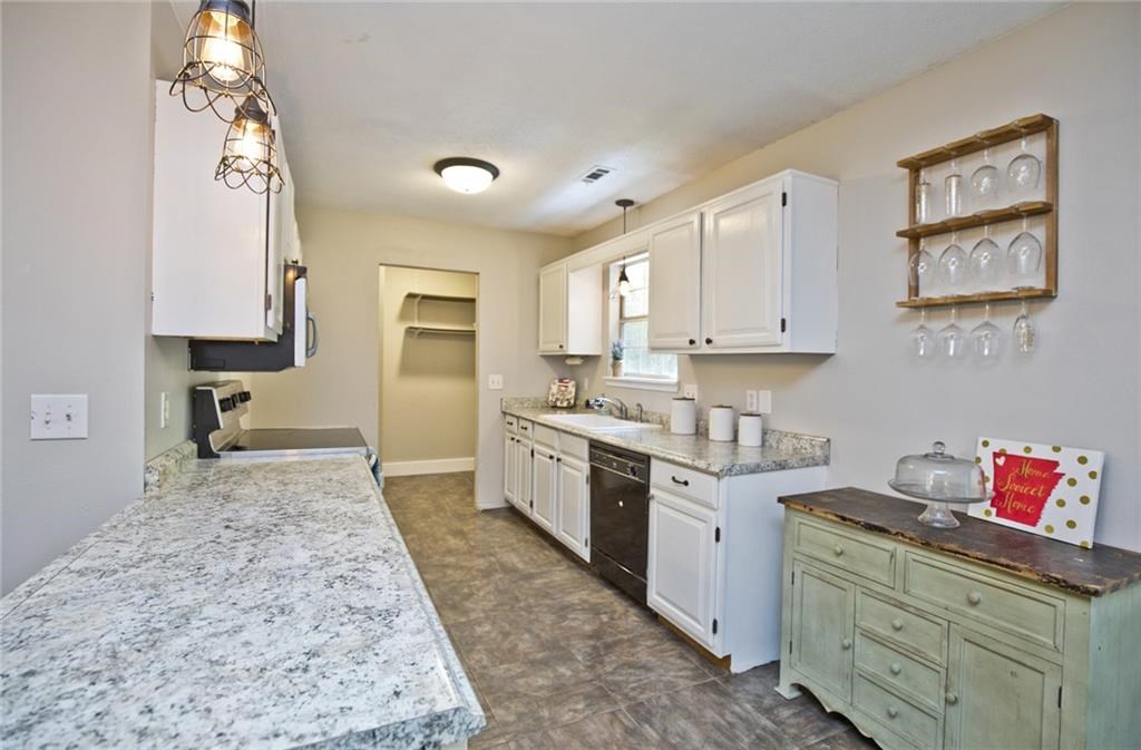 8-16-30 Fayetteville Outlots - Residential Lease
