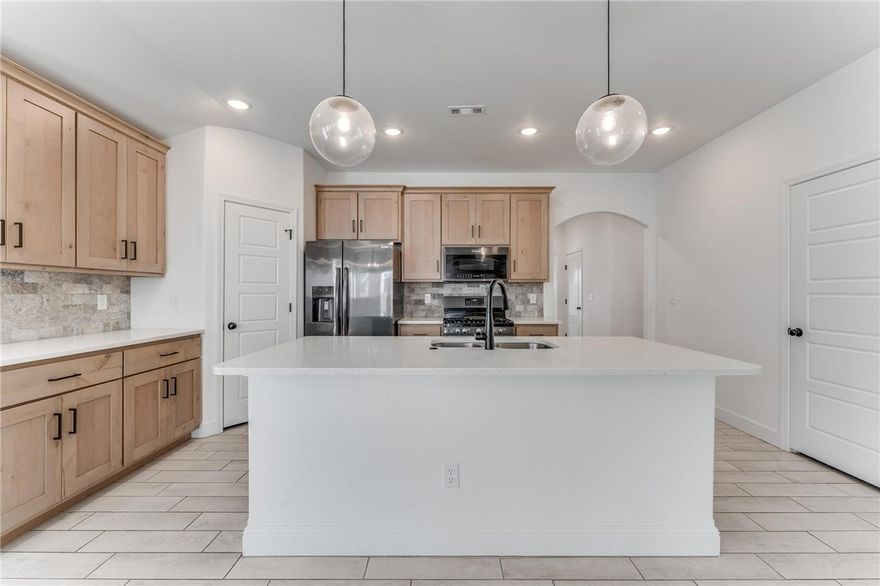 Turnkey 4 bedroom home available for a 12 month lease. High end finishes, bright and modern design. Quiet neighborhood close to everything.