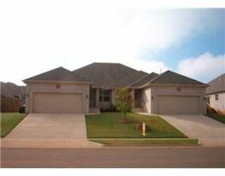 Nice 3 bed, 2 bath duplex with large kitchen and eat-in, fireplace in living, enormous master suite, nice outdoor patio area, all in great condition. Perfect investment opportunity, you can live in one side & rent the other. You can also purchase one side for $265,000.