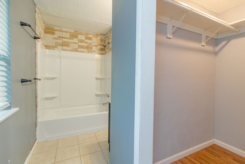 SUBURBAN HOMES S/D - Residential