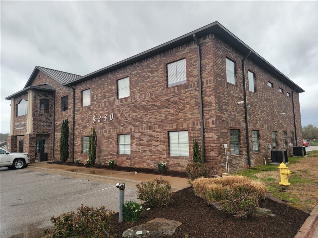 Class A medical building with 3 tenants. Convenient to I-49. Upstairs has 7 exam rooms and multiple offices, 3 restrooms and a waiting room area. Downstairs has 2 tenants. Both with separate waiting rooms areas. 6 total restrooms. Each tenant has their own washer and dryer connections and a break room with kitchenettes.