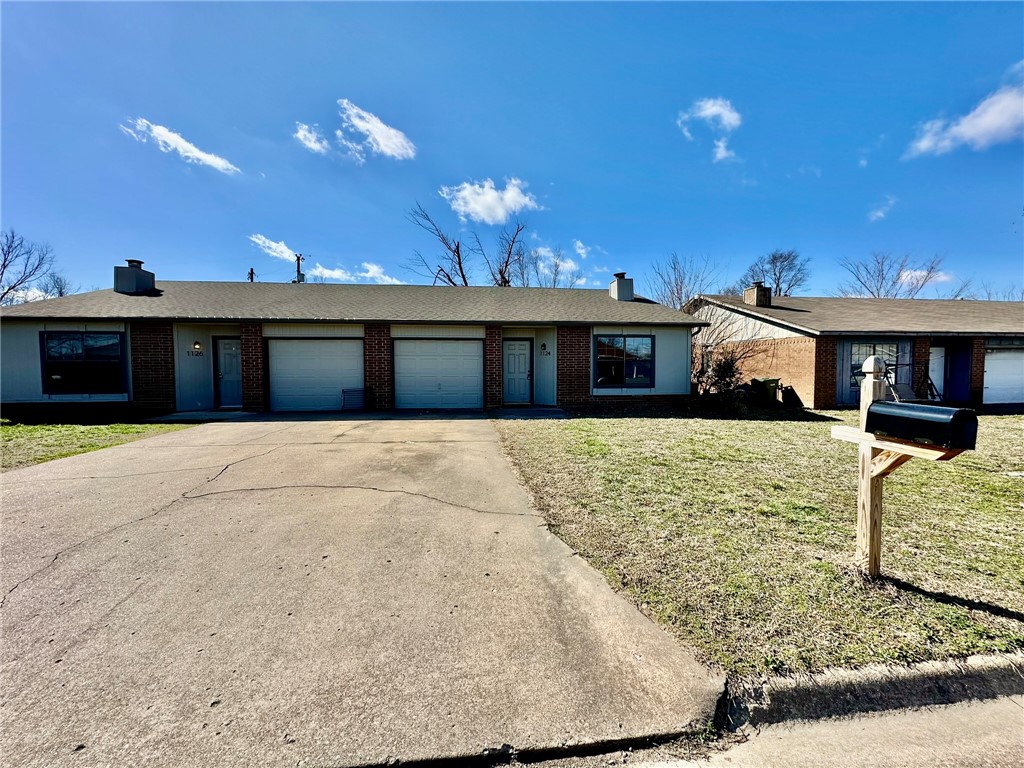 2 bed 2 bath with covered back patio and fenced in back yard. Close to I49, Shopping, Parks, Rogers Aquatic Center and so much more. **Renters insurance required. $250 non-refundable pet fee per pet. $25 per month added to rent per pet.**